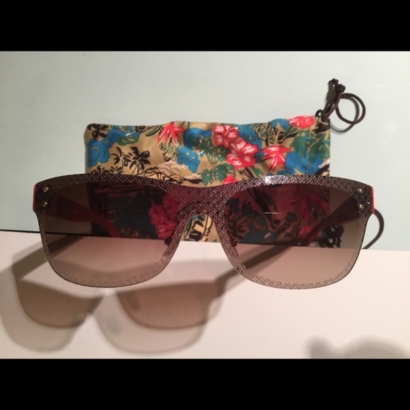 TORY BURCH SUN GLASSES 🤓 - Picture 2 of 10